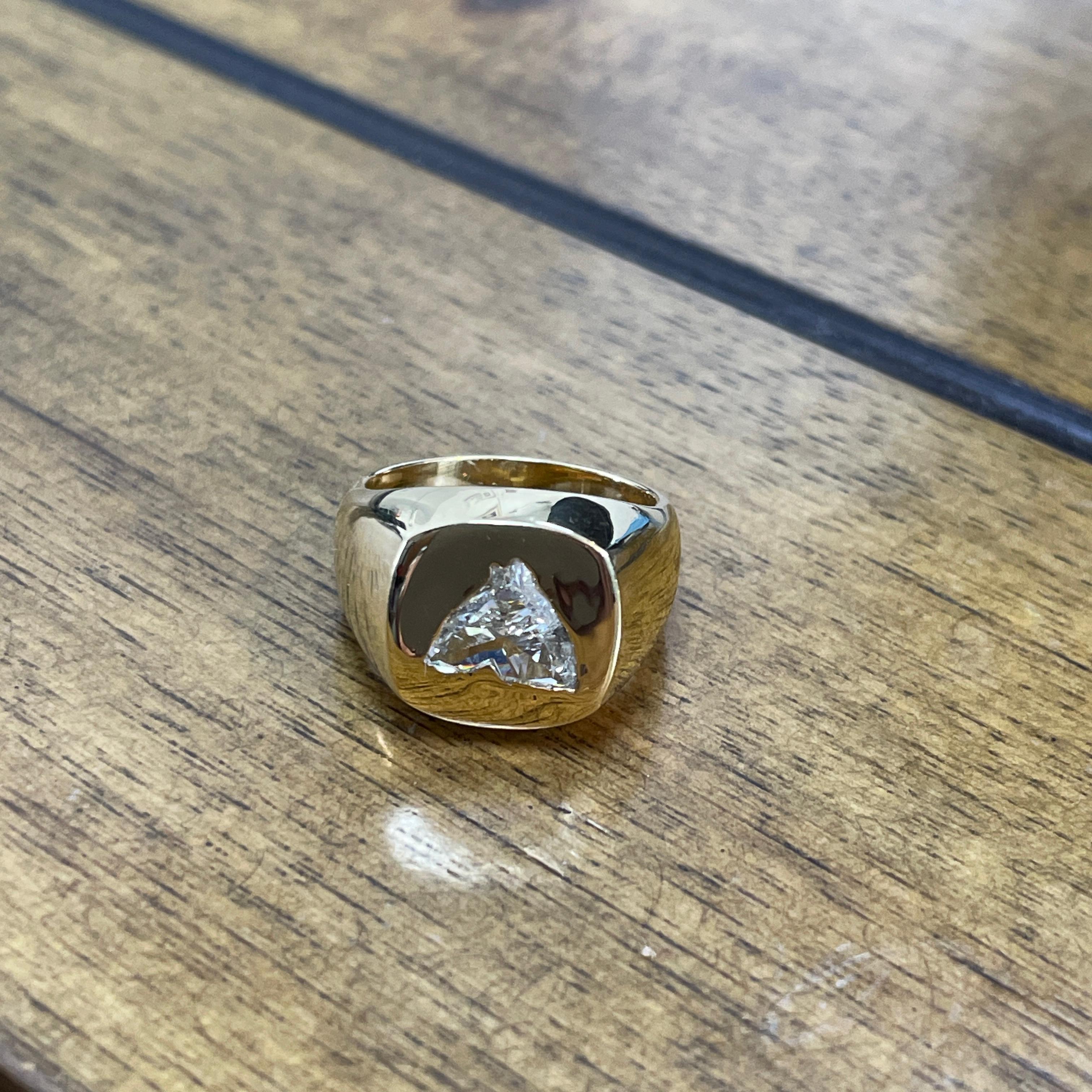 Gia Certified 1.27ct Horse Modified Brilliant L SI1 Diamond Ring in 18k Gold For Sale 4