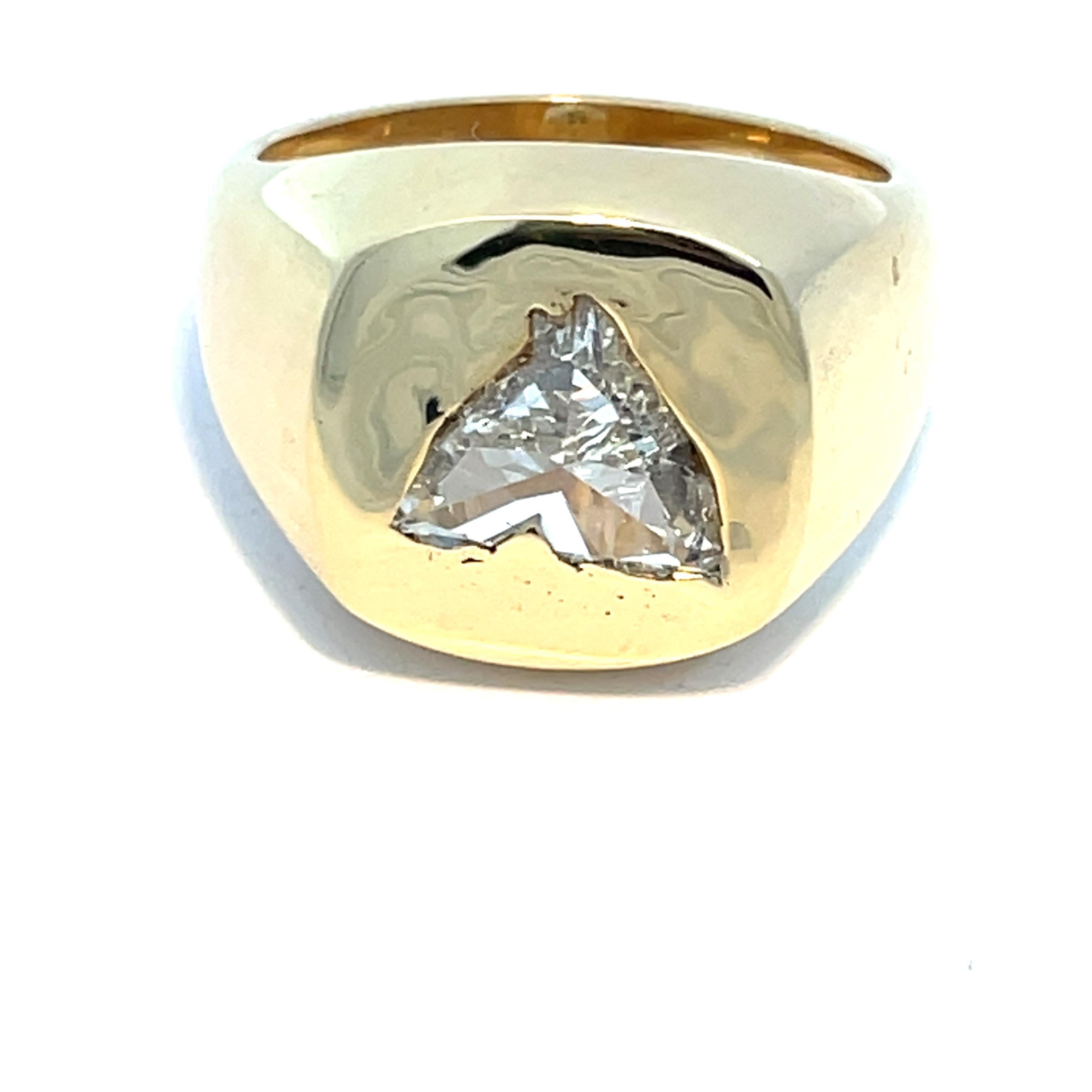 Elevate your elegance with our stunning 18k Yellow Gold Diamond Bezel Ring, a true masterpiece that combines timeless beauty with modern sophistication. This exquisite piece features a captivating 1.27ct diamond at its center, showcasing a horse