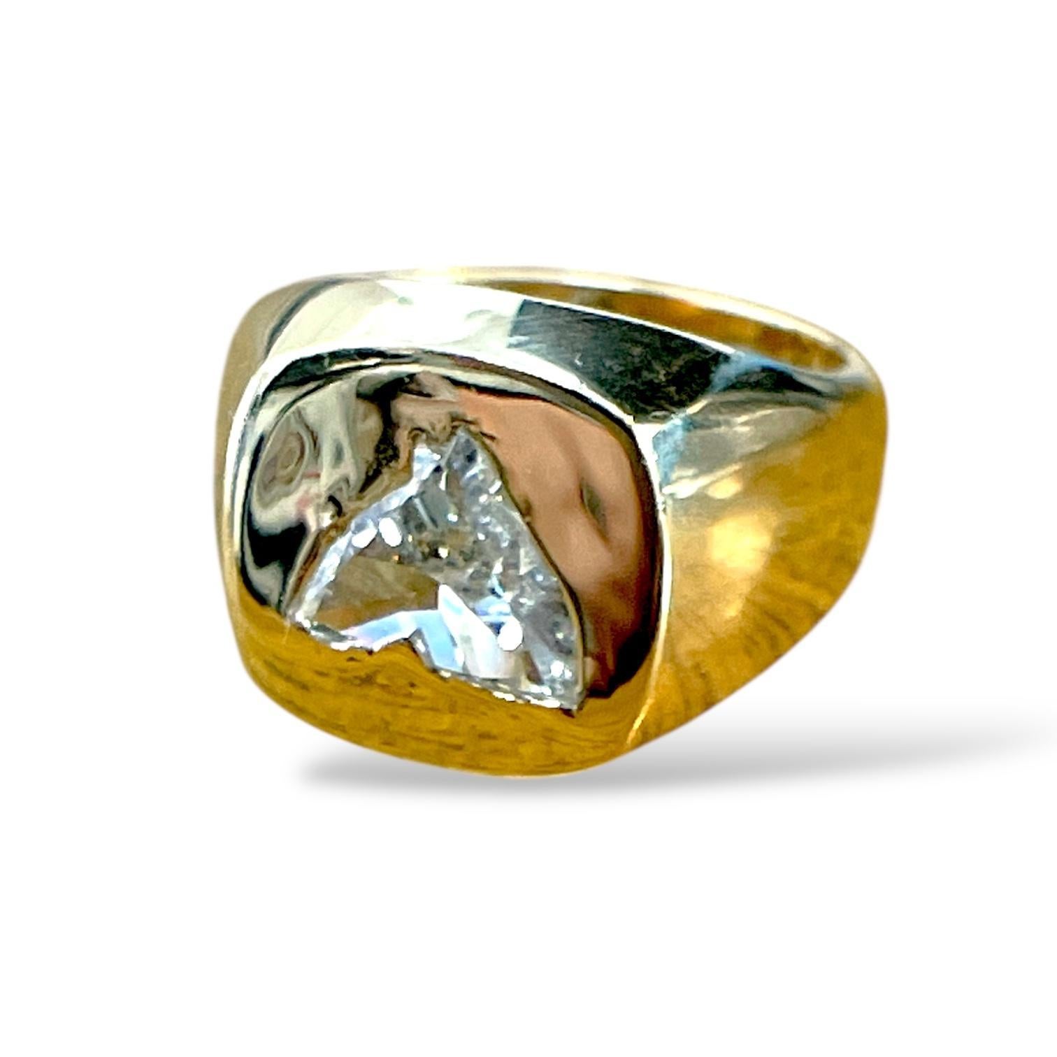 Brilliant Cut Gia Certified 1.27ct Horse Modified Brilliant L SI1 Diamond Ring in 18k Gold For Sale