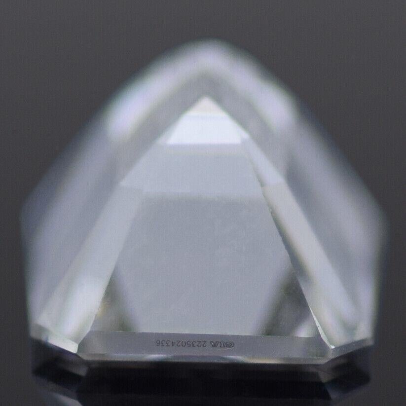 GIA-BERICHTSNUMMER: 2235024336
Form:Smaragdschliff
Abmessungen:7,48 x 5,32 x 3,70 mm
Karatgewicht:1,28 Karat
Farbe Note:G
Reinheitsgrad:VVS2
Tiefe:69,5%
Tabelle:75%
Gürtel:Extrem dünn bis sehr dick,