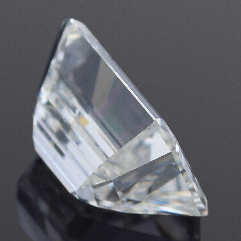 GIA Certified 1.28 Ct Emerald Cut G VVS2 Loose Diamond 7.48 x 5.32 x 3.70 mm For Sale 1