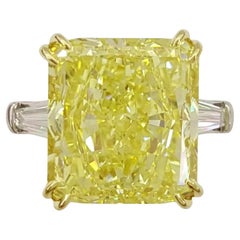 Anello di fidanzamento in platino con diamante intenso di fantasia certificato GIA da 12,87 carati