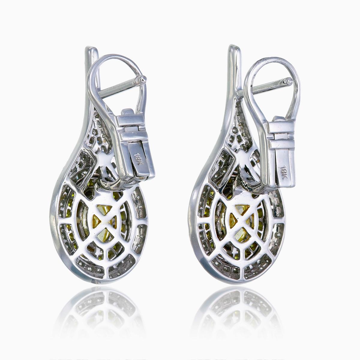 Orecchini a goccia con diamante giallo intenso da 1,29 carati certificati GIA In condizioni Nuovo in vendita a Bangkok, TH