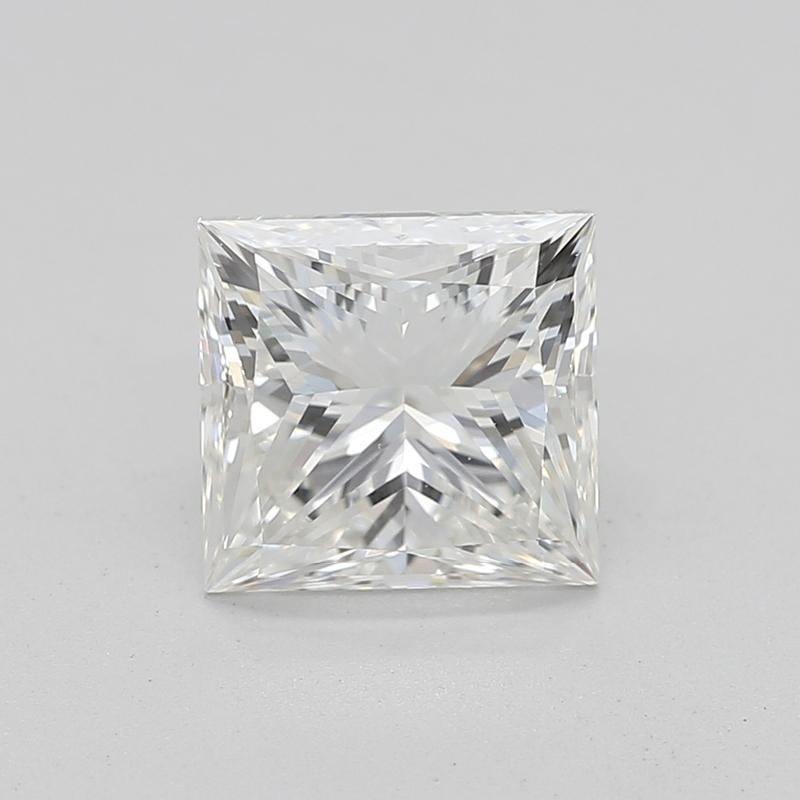 Rehaussez votre collection de bijoux avec cette superbe bague en diamant, ornée d'un diamant princesse H VS2 1,2 en son centre. La monture experte, composée de platine luxueux, rehausse l'éclat de la pierre précieuse, tout en complétant l'ensemble