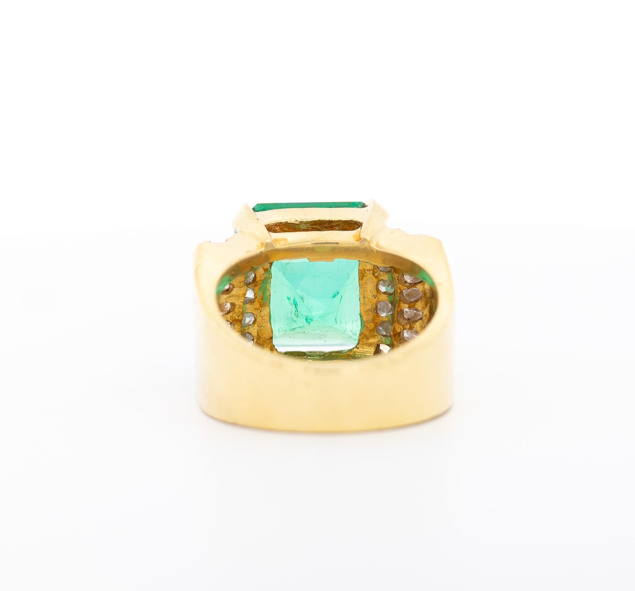 GIA-zertifizierter 13 Karat kolumbianischer Smaragd & Prinzessin-Diamant Unisex-Ring in 18k im Angebot 6