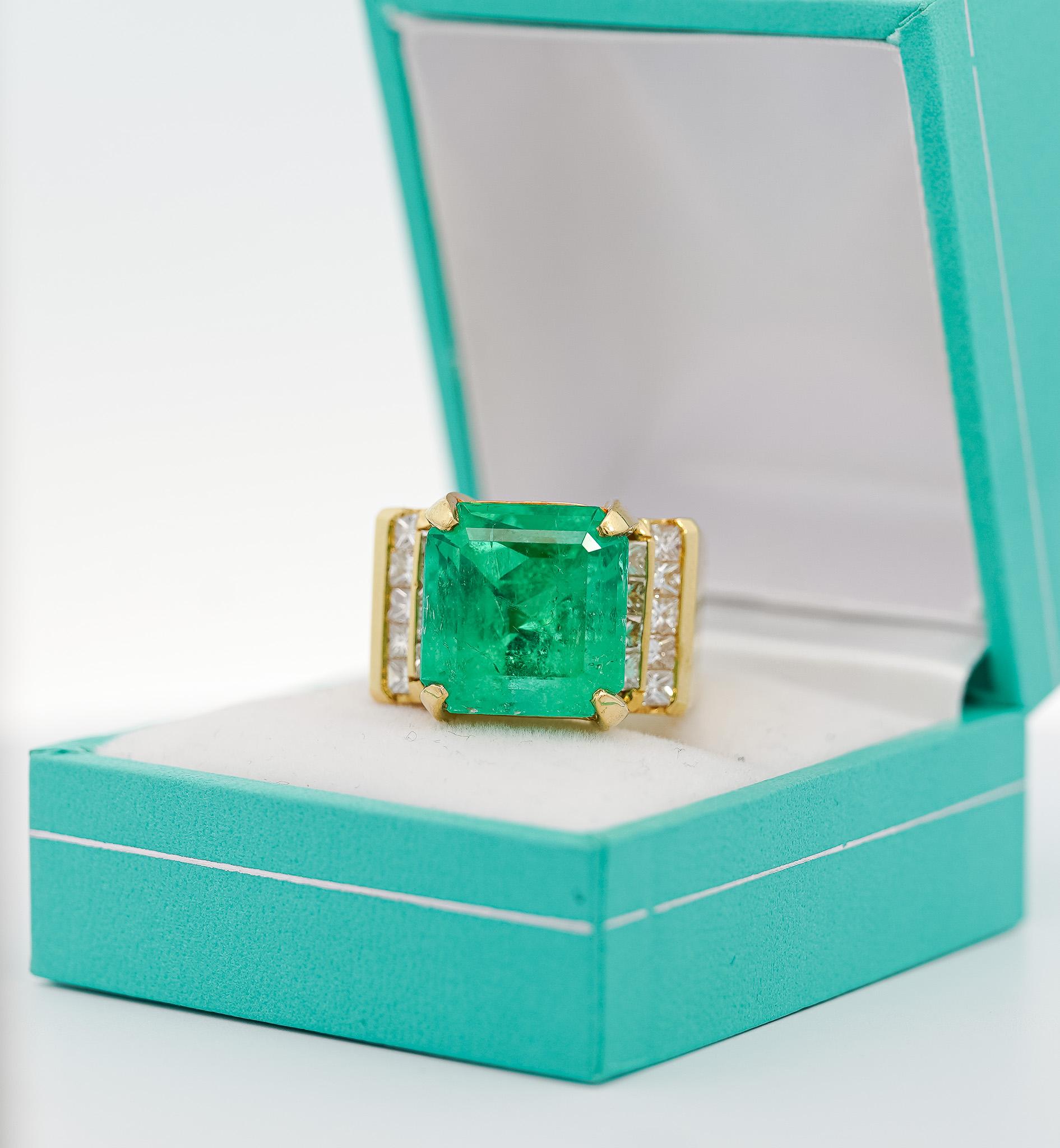GIA certified 13 carat Colombian emerald and princess cut diamond ring in 18 karat solid yellow gold. Vintage ring, circa 2000. The emerald features excellent luster, transparency, and richly dense green color saturation. Emerald cut center stone
