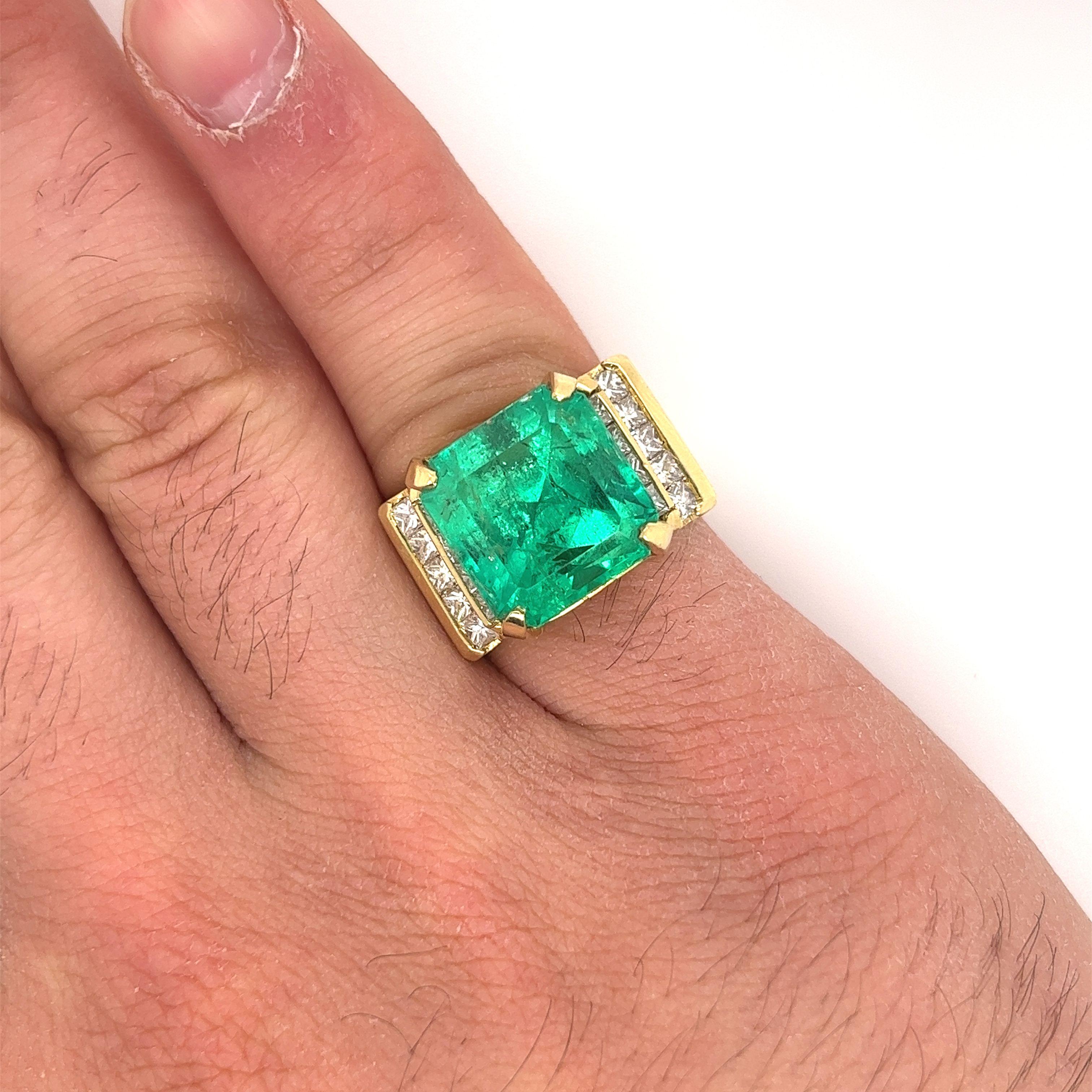 GIA-zertifizierter 13 Karat kolumbianischer Smaragd & Prinzessin-Diamant Unisex-Ring in 18k im Angebot 1