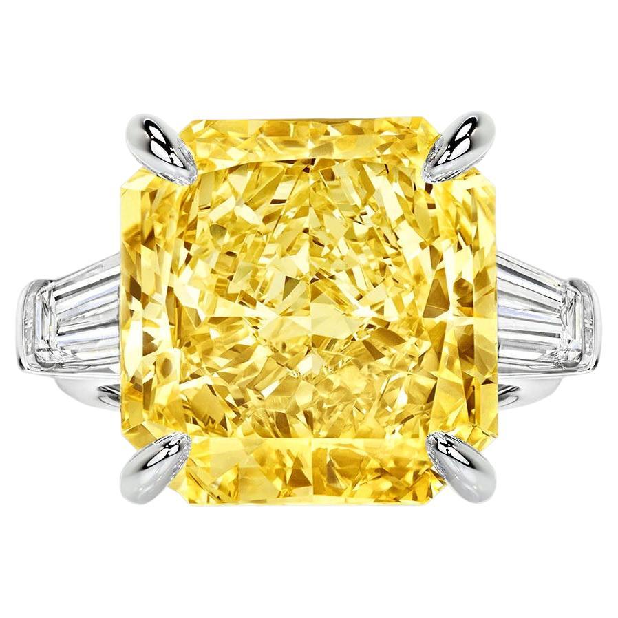 Bague certifiée GIA de 13 carats de diamants de couleur jaune clair fantaisie en vente