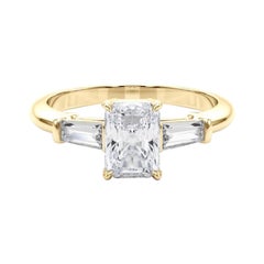 Anello con diamanti radianti e baguette a tre pietre certificato GIA da 1.3 carati