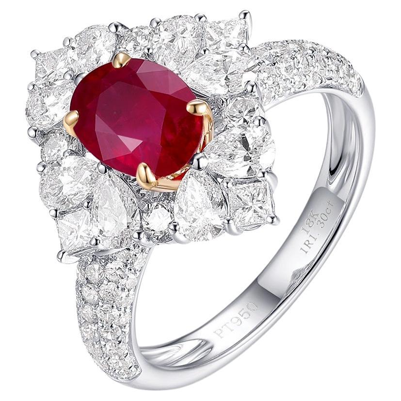 Este extraordinario anillo exhibe un rubí de Birmania de 1,30 quilates certificado por el GIA, famoso por su vivo tono rojo y su excepcional calidad. El rubí de talla ovalada, obtenido éticamente en las legendarias minas de Birmania (Myanmar), es la