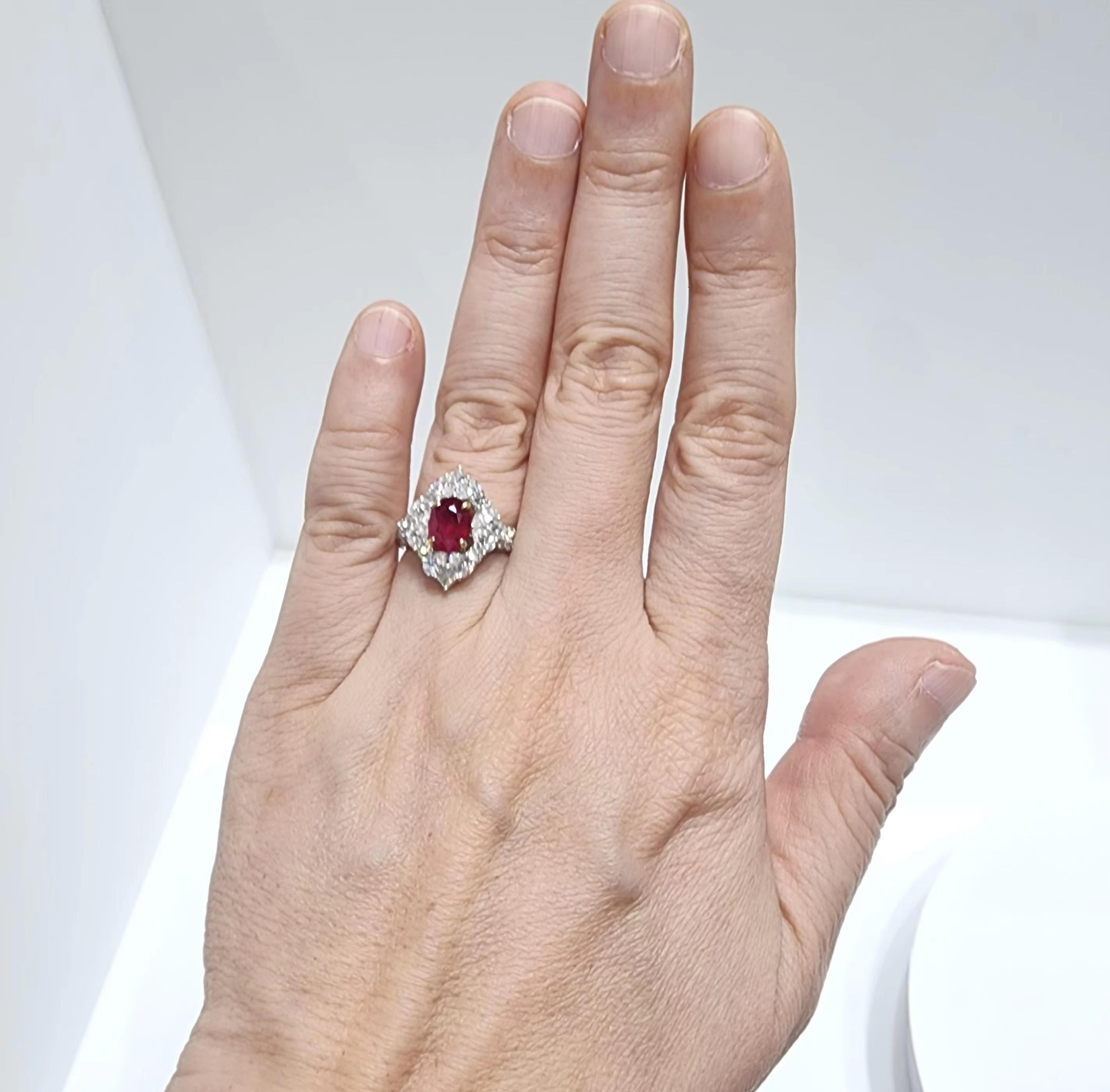 Anillo de diamantes rubí de Birmania en platino de 1,30 quilates certificado por el GIA Contemporáneo en venta