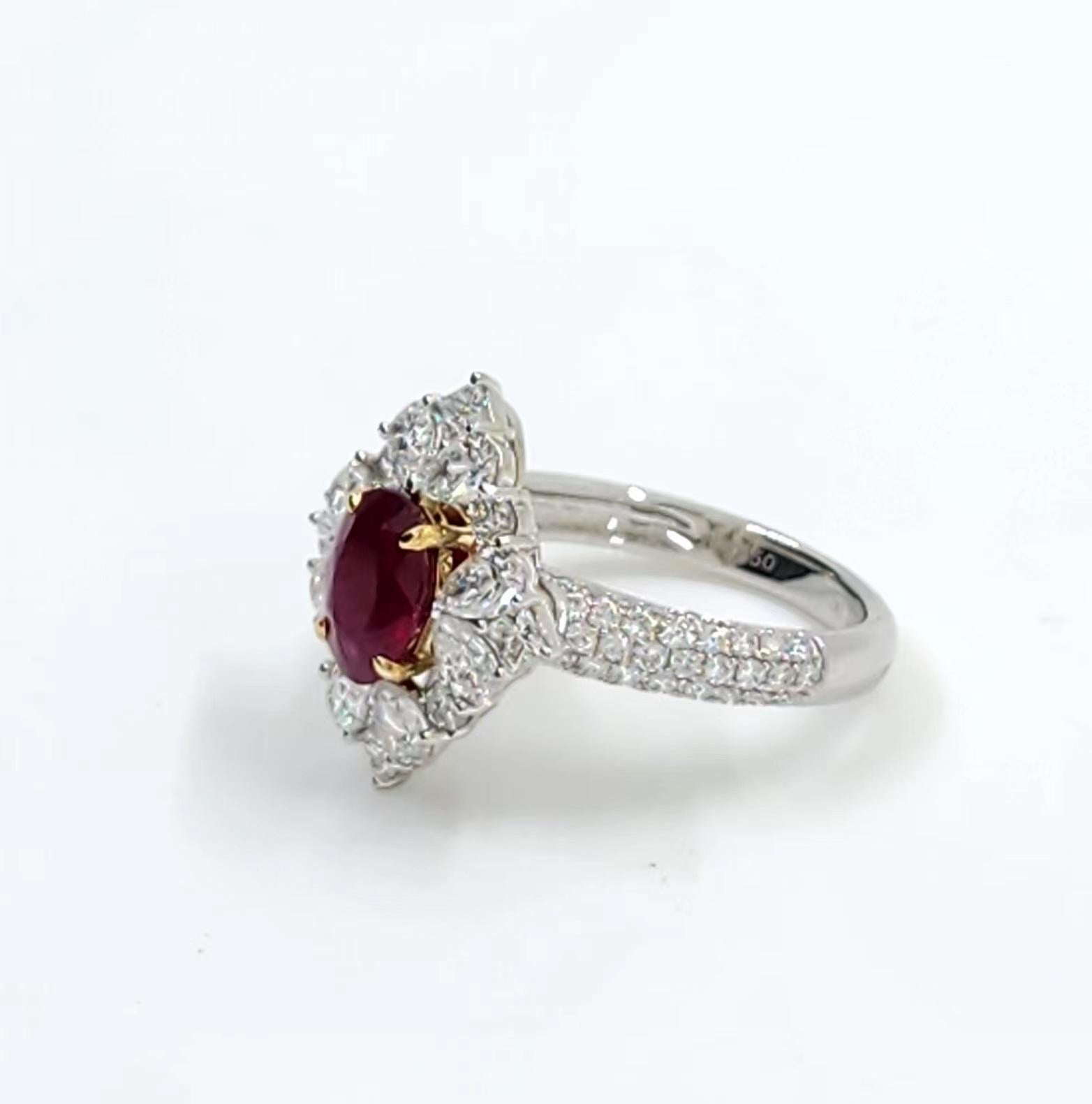 De las mujeres Anillo de diamantes rubí de Birmania en platino de 1,30 quilates certificado por el GIA en venta