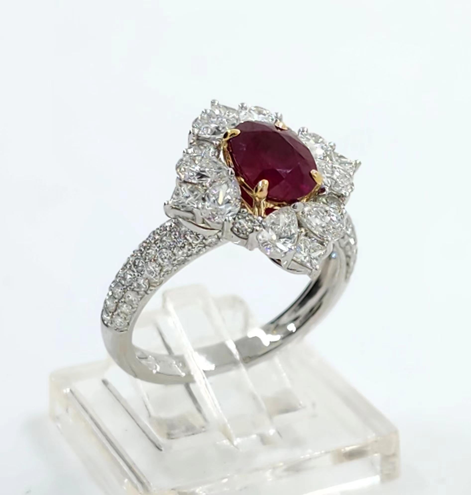 Anillo de diamantes rubí de Birmania en platino de 1,30 quilates certificado por el GIA en venta 2