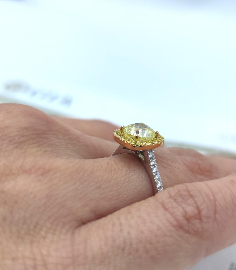 GIA Certified 1.30 Carat Fancy Light Yellow Cushion White and Yellow 18K Gold For Sale 2