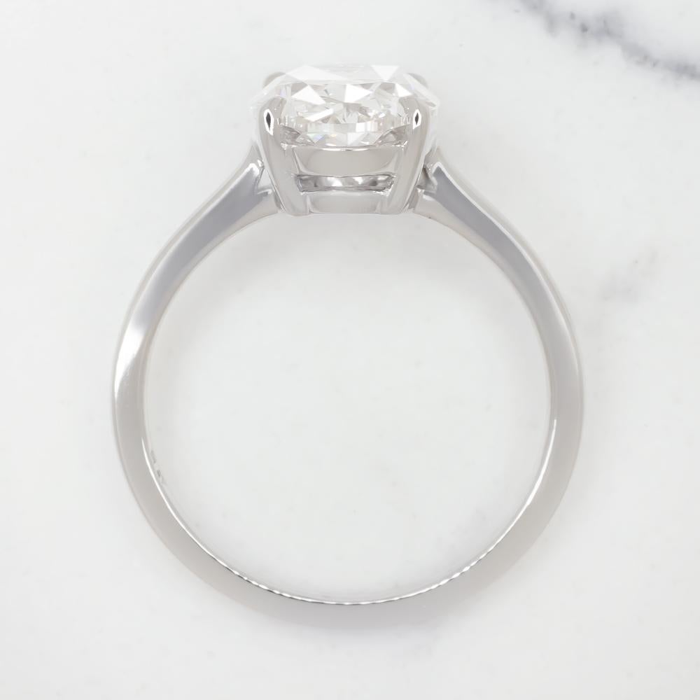 Taille ovale Bague en platine avec diamant ovale certifié GIA de 1,30 carat en vente