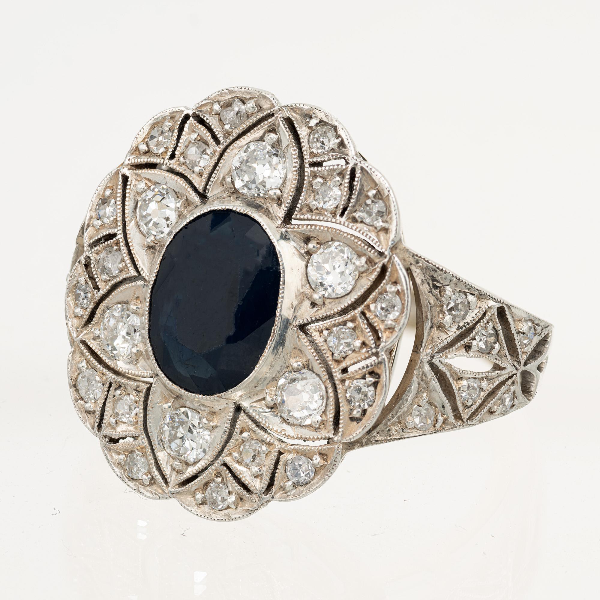 Oval Cut GIA Certified 1.30 Carat Oval Sapphire Diamond Yellow Gold Silver Cocktail Ring For Sale