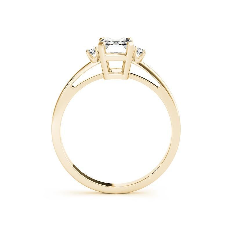 GIA-zertifizierter dreisteiniger Diamantring mit 1,30 Karat aus 18 Karat Gelbgold im Zustand „Neu“ in New York, NY