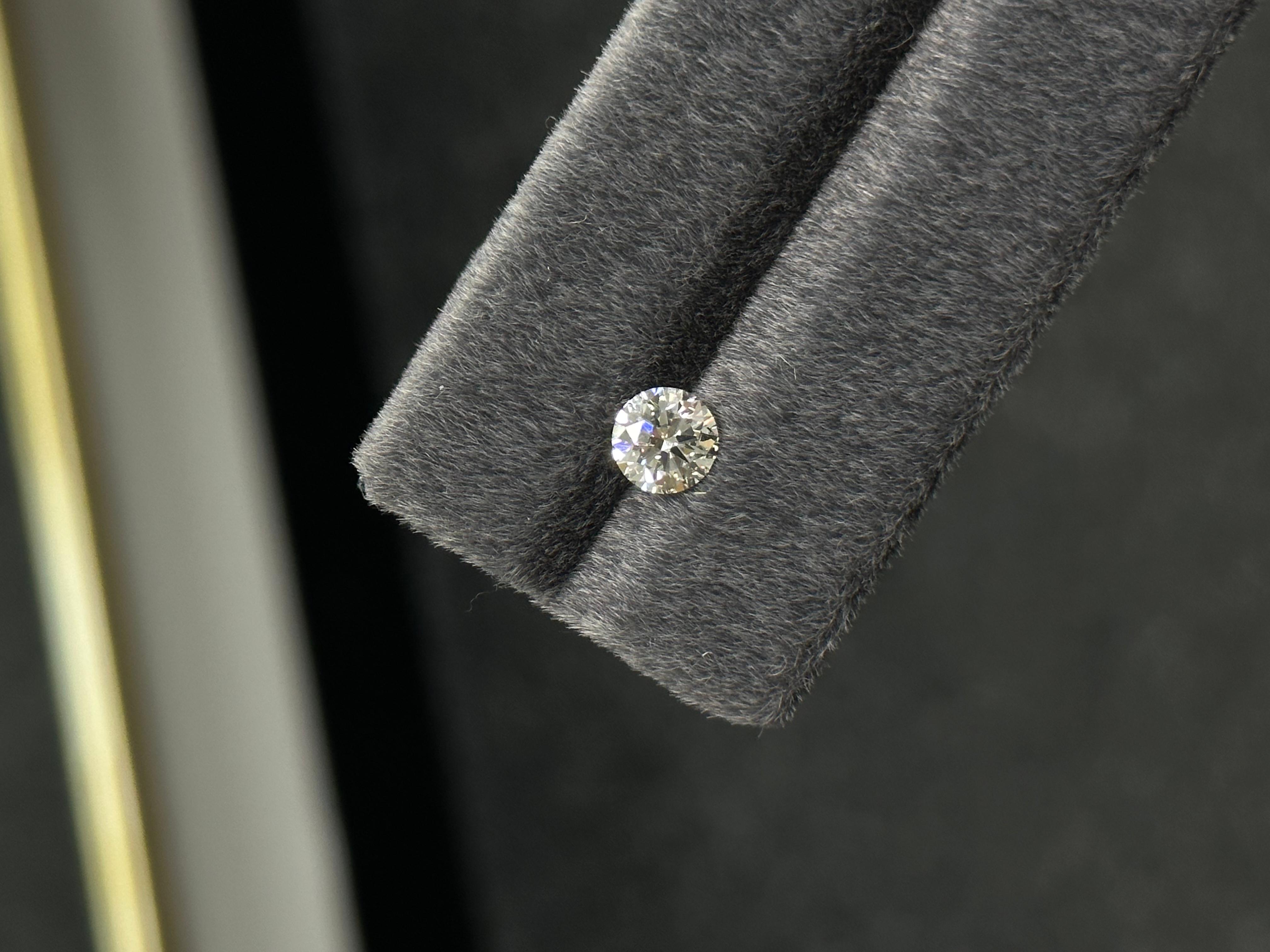 Diamant naturel brillant rond de 1,30 carat certifié par la GIA (bagues de fiançailles) en vente 1