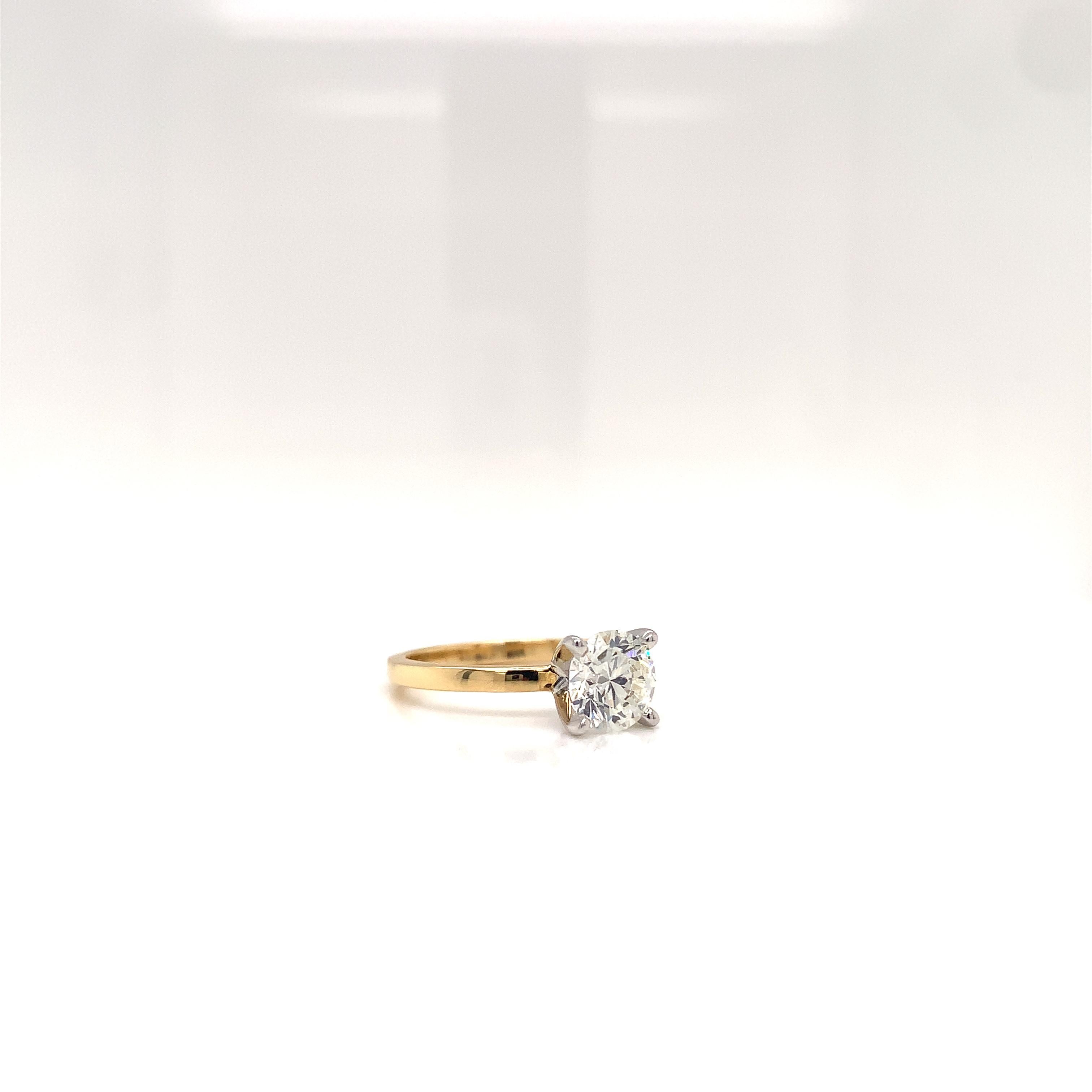 GIA Certified 1.30 Carat Round Diamond Solitaire 18 Karat Gold Engagement Ring In New Condition For Sale In Aventura, FL