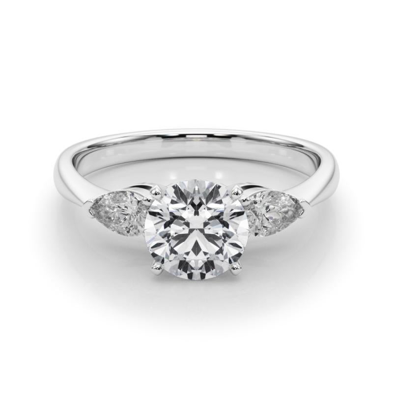 GIA Certified 1.30 Carat Round East-West Three-Stone Diamond Ring (bague à trois pierres Est-Ouest certifiée GIA)