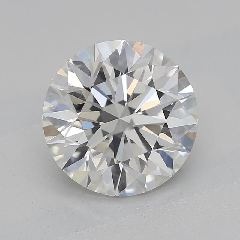 Eleva la tua collezione di gioielli con questo splendido anello con diamante che ha come cuore un affascinante diamante rotondo del peso di 1,30 e una classificazione I con un impressionante SI1. Incastonato in un lussuoso oro bianco, questo