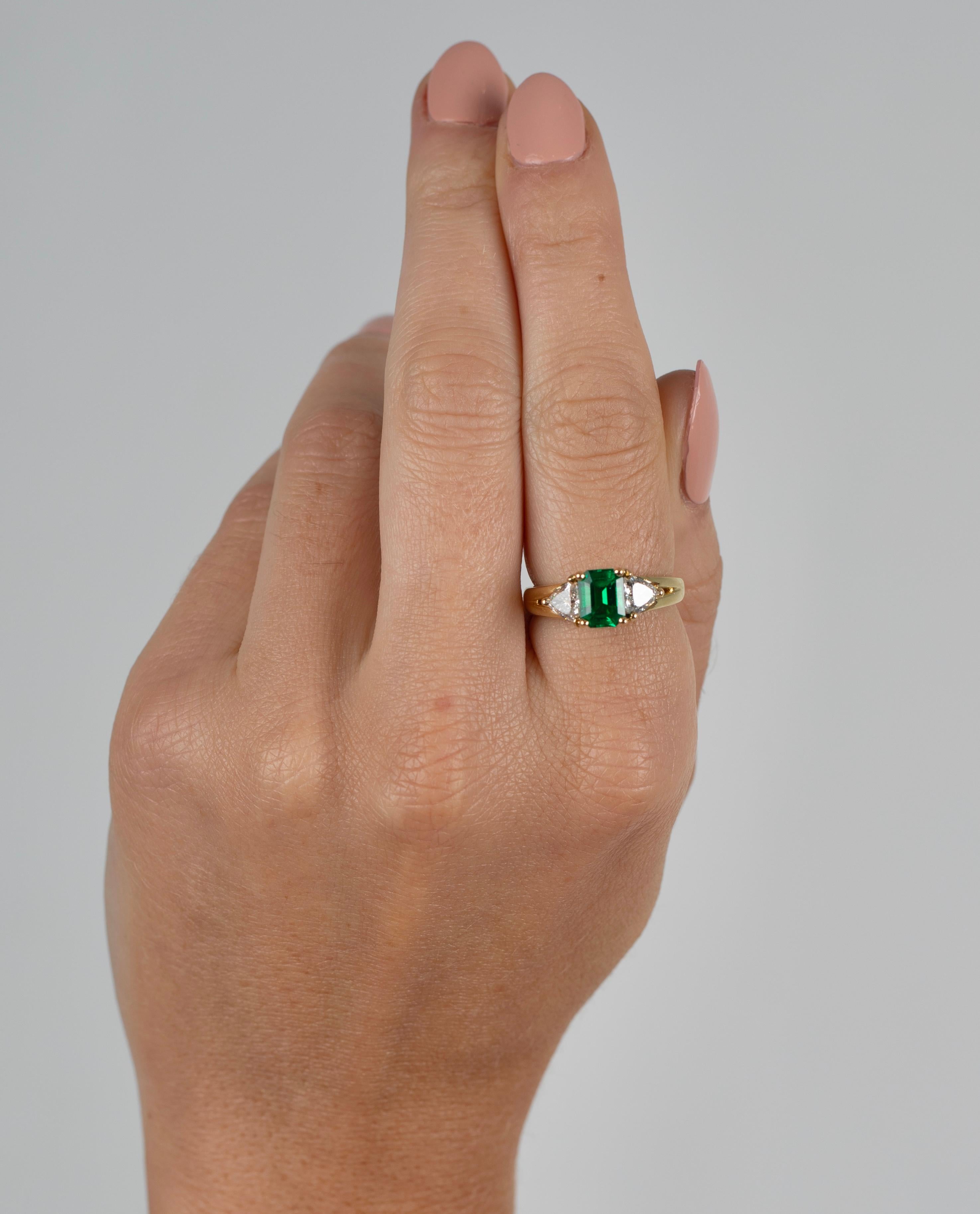 GIA Certified 1.30 Ct Minor Oil Emerald & Trillion Diamond 3-Stone Ring in 18K For Sale 3