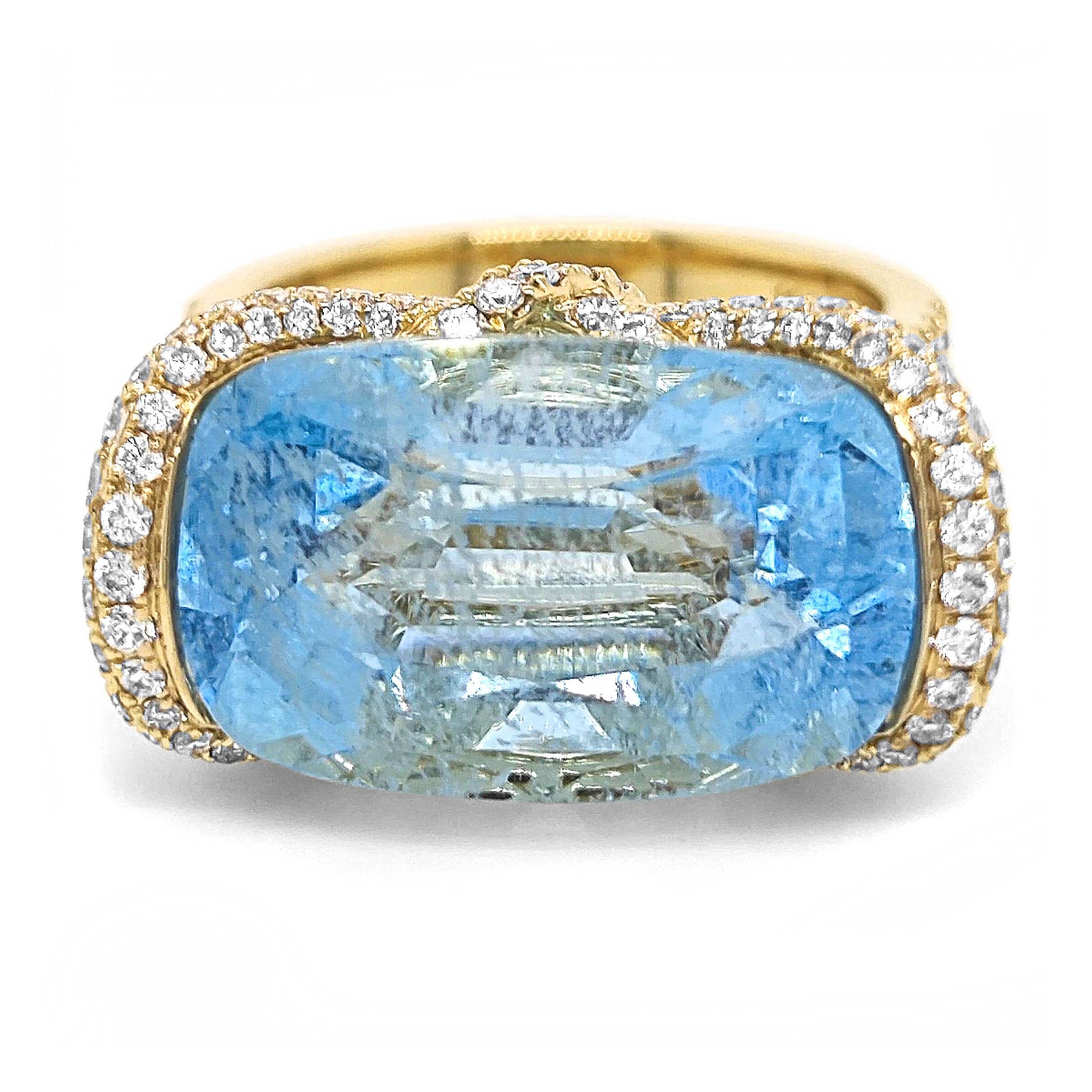 GIA Certified 13.06 Carat Aquamarine and White Diamond Yellow Gold Ring Pour femmes en vente