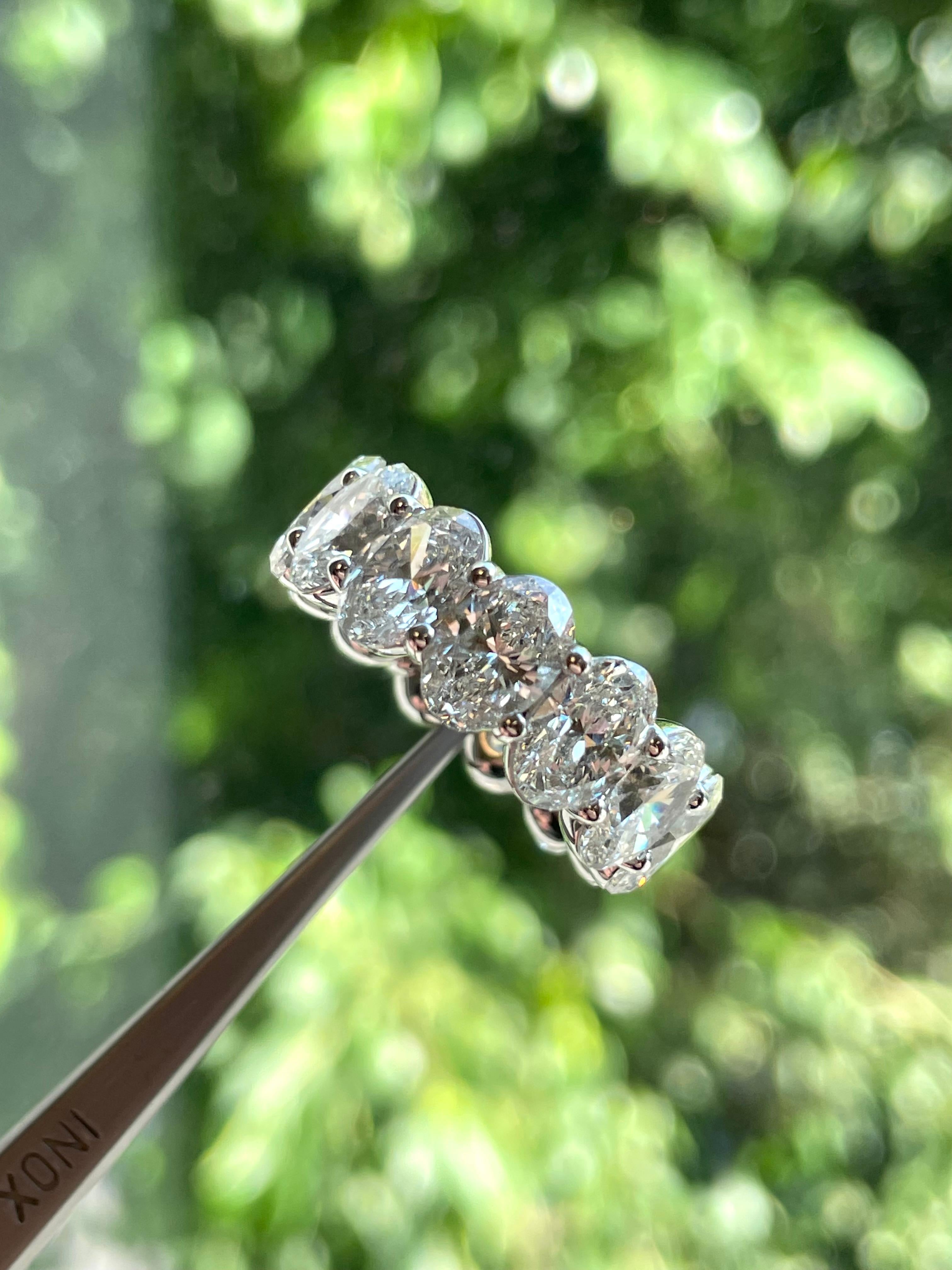 Extraordinary 13.09 Carat Oval Eternity Band

Setting:
Platinum

Center Stones:
13.09 Ctw Oval Diamonds x 13 Stones
Color: F-G
Clarity: SI1/SI2

If interested, please feel free to request certifications, thank you. 

•Free Worldwide Shipping
•100%