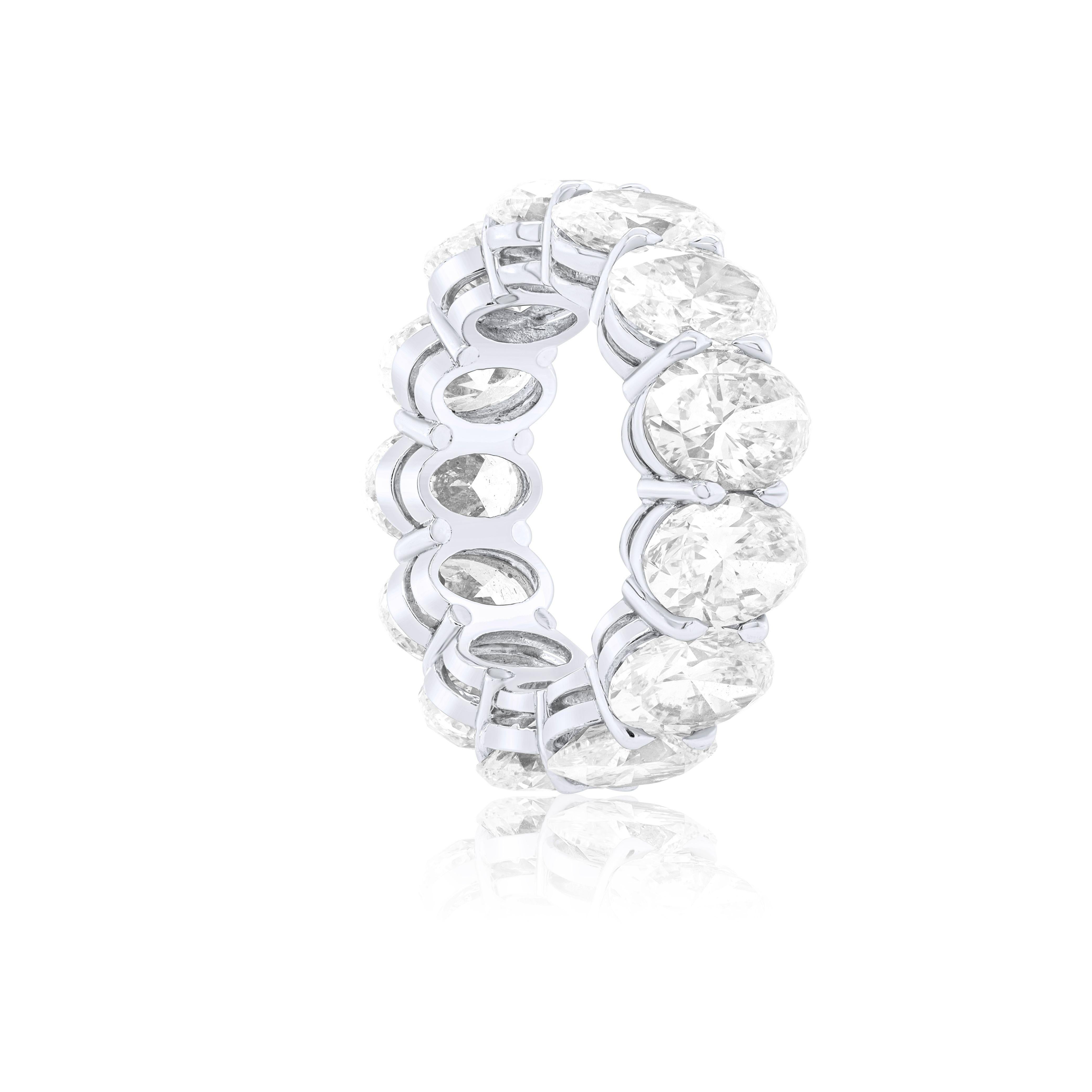 GIA Certified 13.09 Ct Oval Diamond Eternity Band  In New Condition For Sale In New York, NY