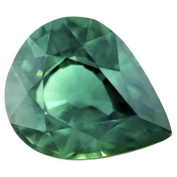 GIA Certificado 1.30ct Zafiro Azul Verde Corte Pera Gema 7.4x5.9mm VS
 
 Gema natural de zafiro verde azul de talla pera certificada por el GIA.
 Zafiro de 1,30 quilates de un bello y vivo color verde azulado y excelente claridad, una piedra muy