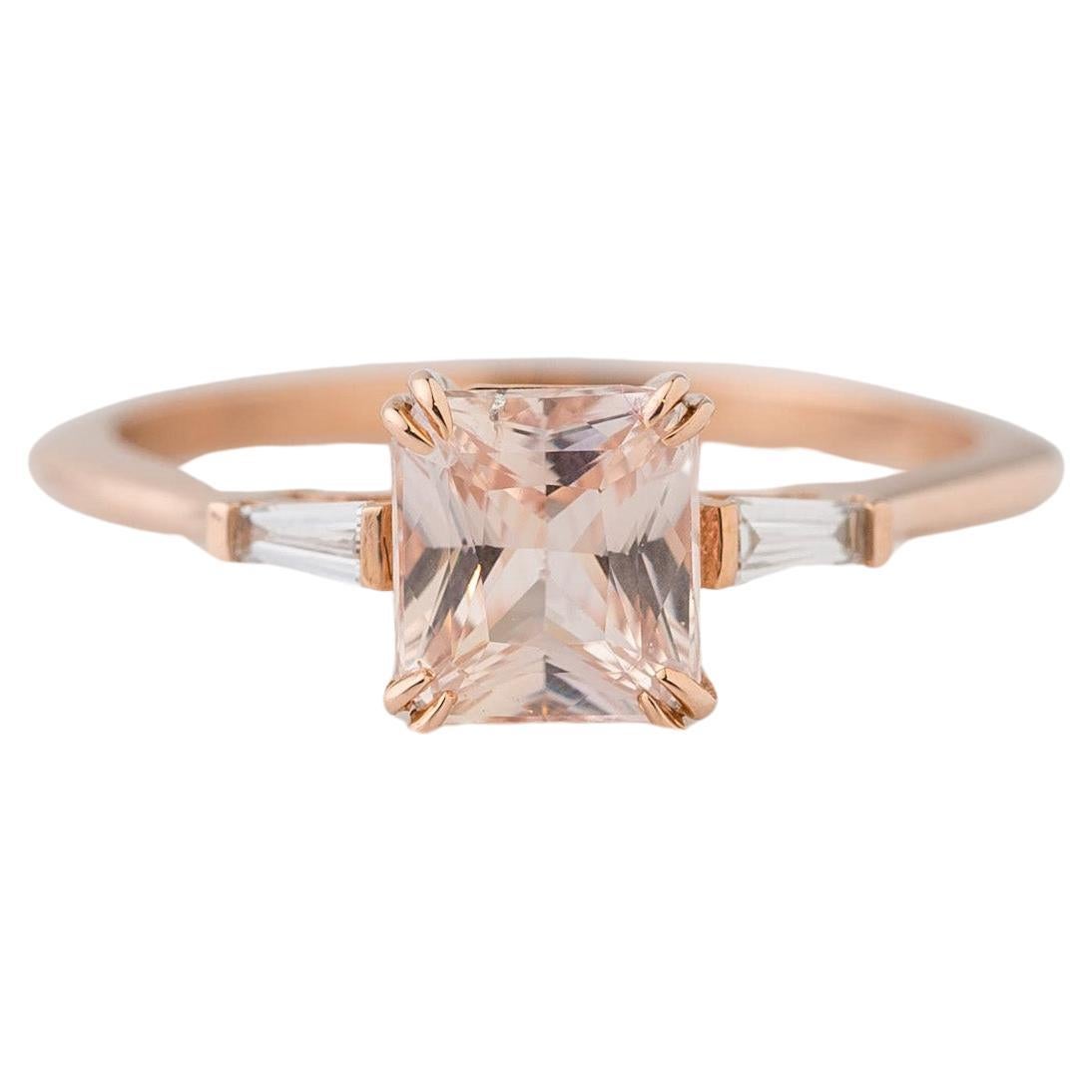 GIA-zertifizierter 1,31 Karat 3-Stein-Verlobungsring mit natürlichem rosa Saphir und Diamant im Angebot