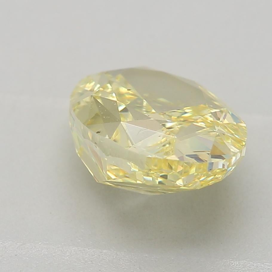 Diamant jaune intense de 1,32 carat de pureté VS2 certifié par le GIA Neuf - En vente à บางรัก, TH