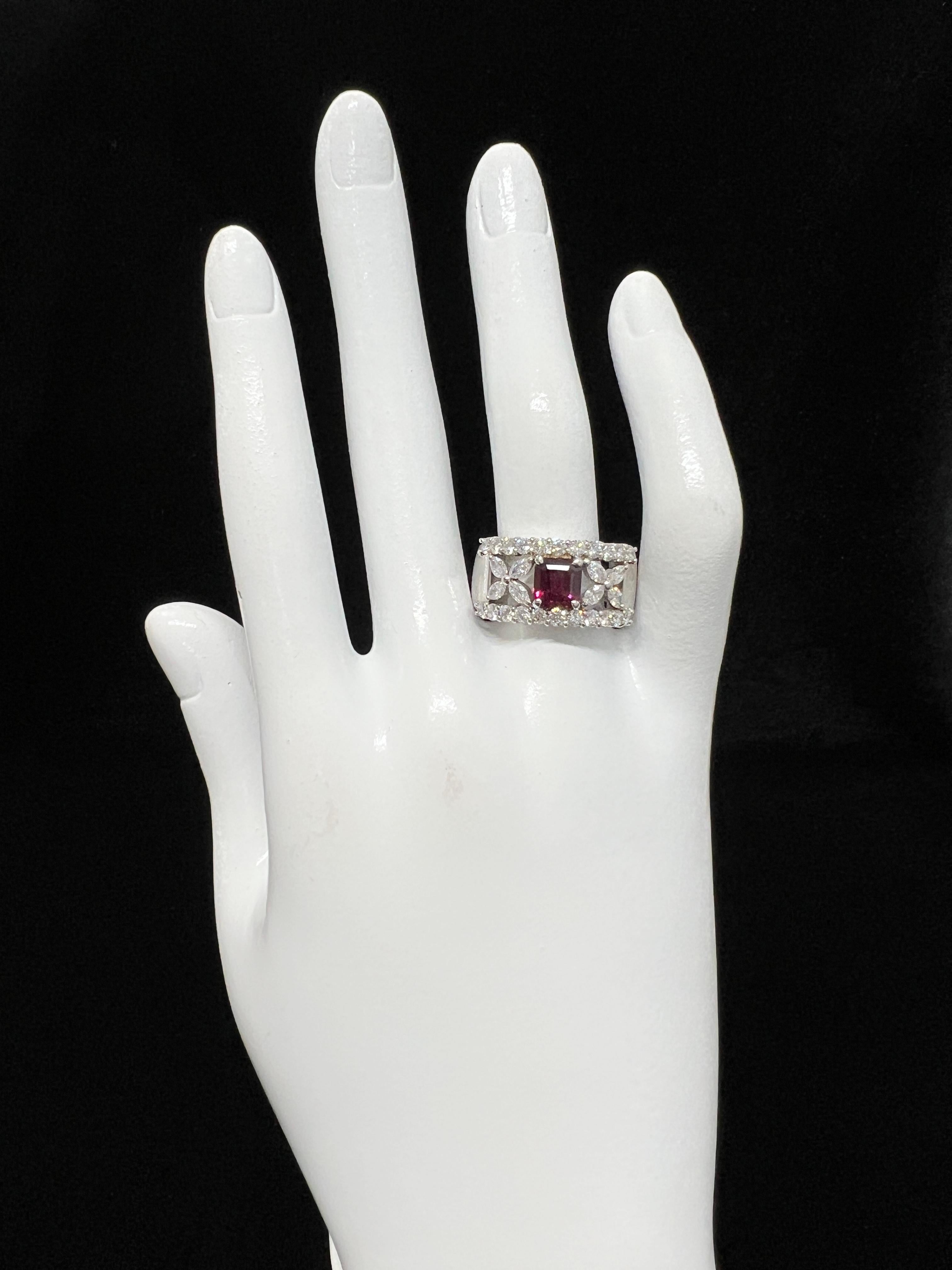 GIA Certified 1.32 Carat Natural Siam, Untreated Ruby Ring Set in Platinum In New Condition In Tokyo, JP