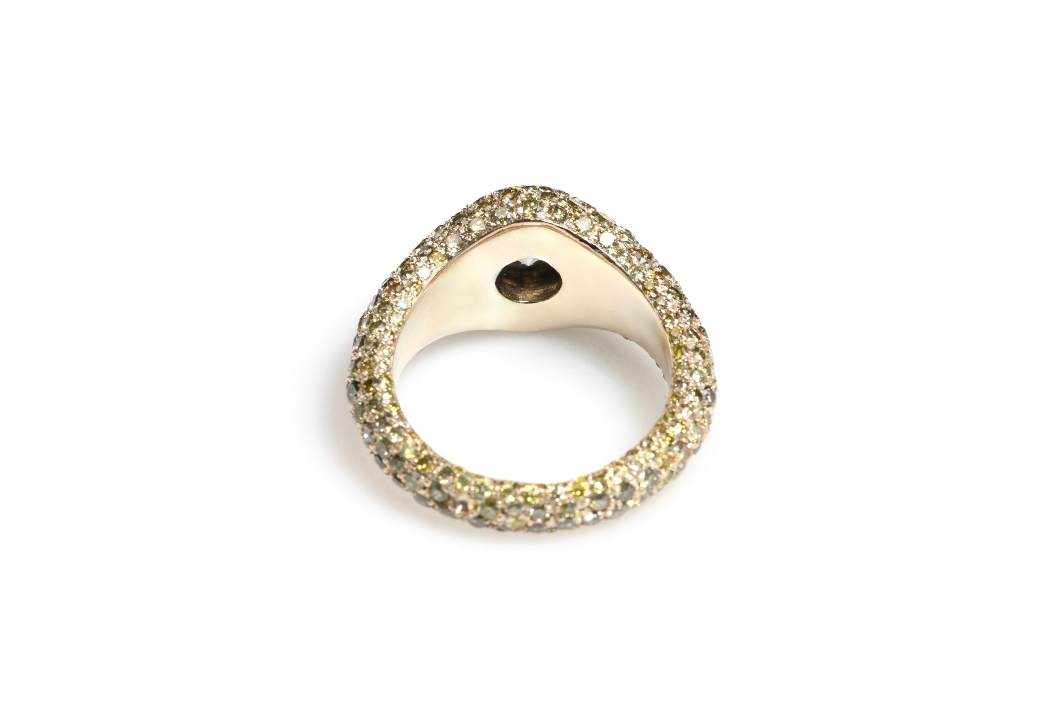 Taglio rotondo Diamante Fancy Dark Gray certificato GIA da 1,32ct con gambo in oro bianco 18k in vendita