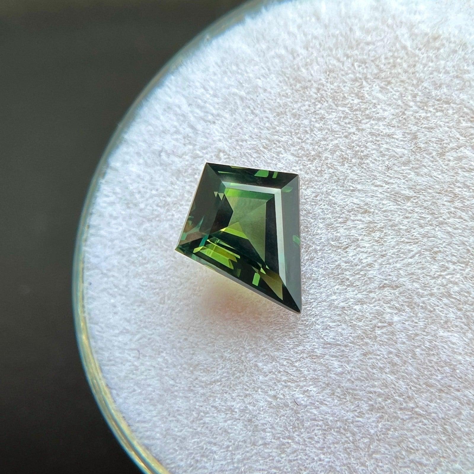 Zafiro de fantasía de 1,32 ct, certificado por GIA, talla cometa, natural, verde profundo, sin tratar, VVS Corte de cometa en venta