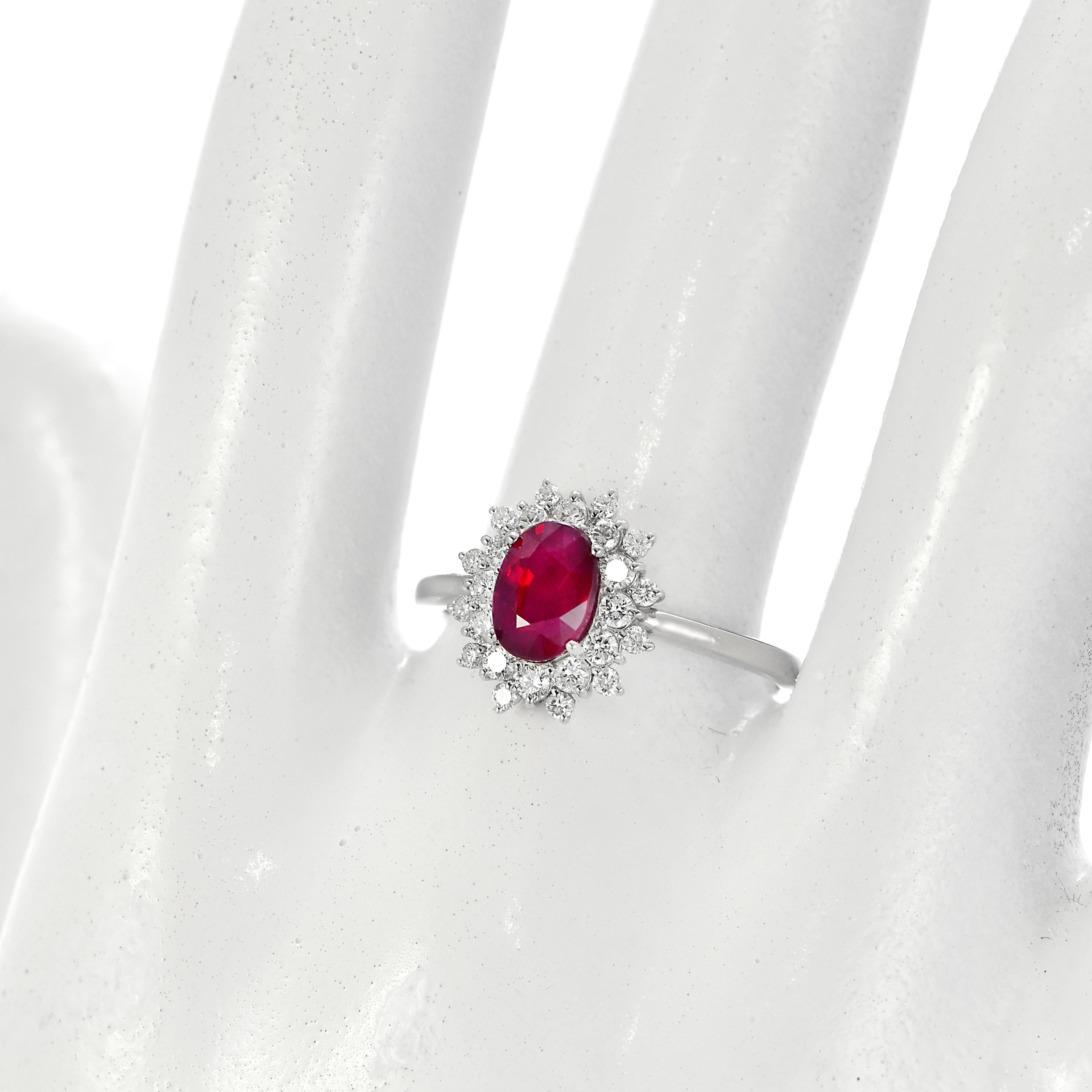GIA Certified 1.33 Carat Pigeon's Blood Red Burmese Ruby Ring Made in Platinum In New Condition For Sale In Tokyo, JP