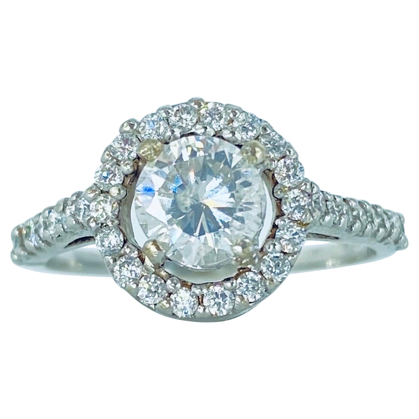 Anello di fidanzamento aureolato con diamanti da 1,34 carati certificato GIA in oro bianco 18 carati