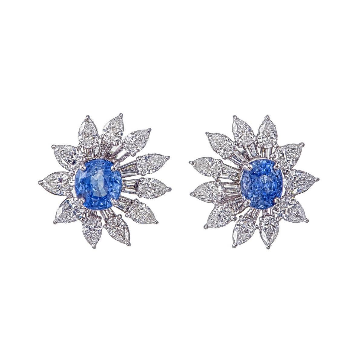 Boucles d
oreilles certifiées GIA de 1.34 carat de saphir bleu du Cachemire et de diamant en 18k WG