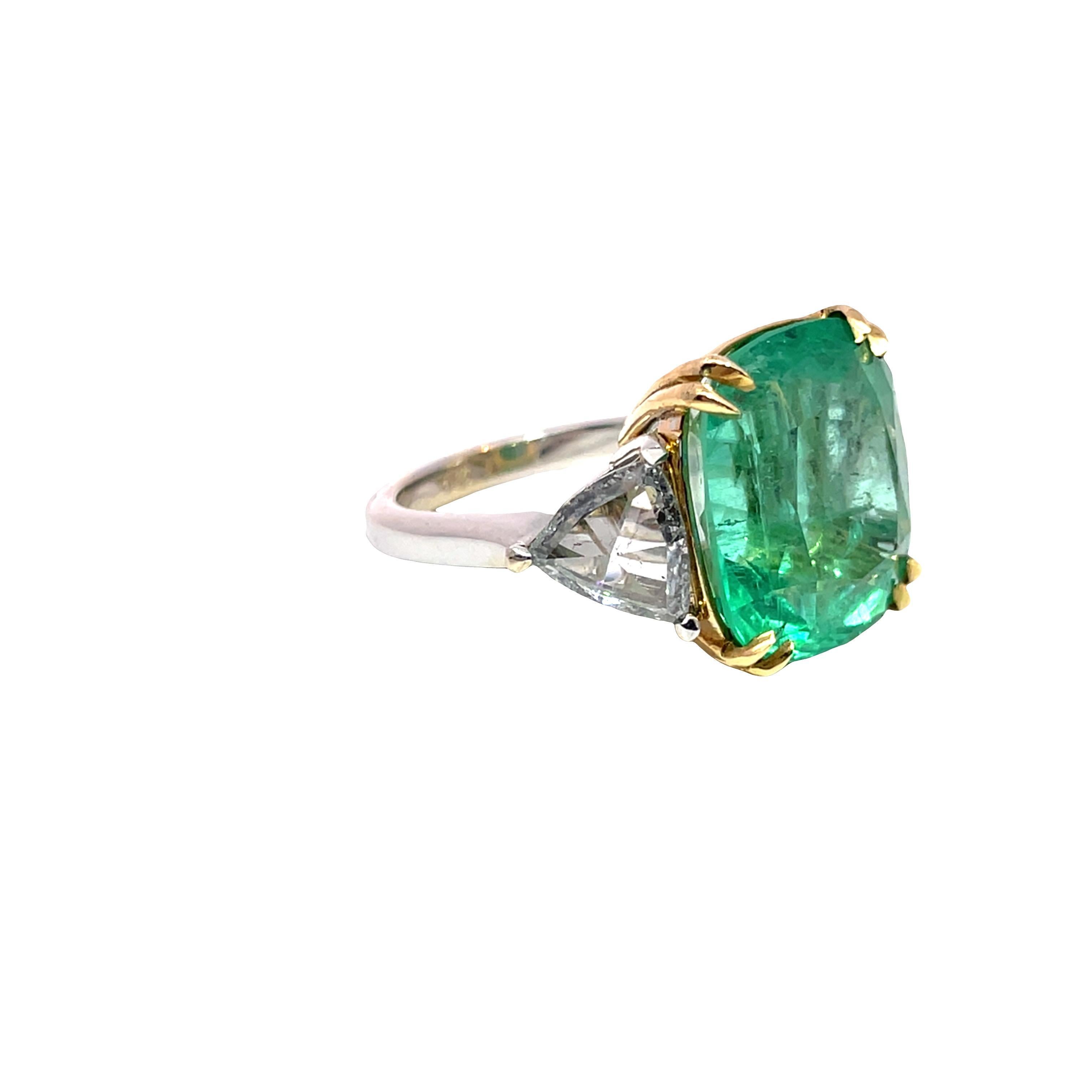 GIA Certified 13.42ct Columbian Emerald & Rose cut 1.71ct Trillion Diamond Ring For Sale 4