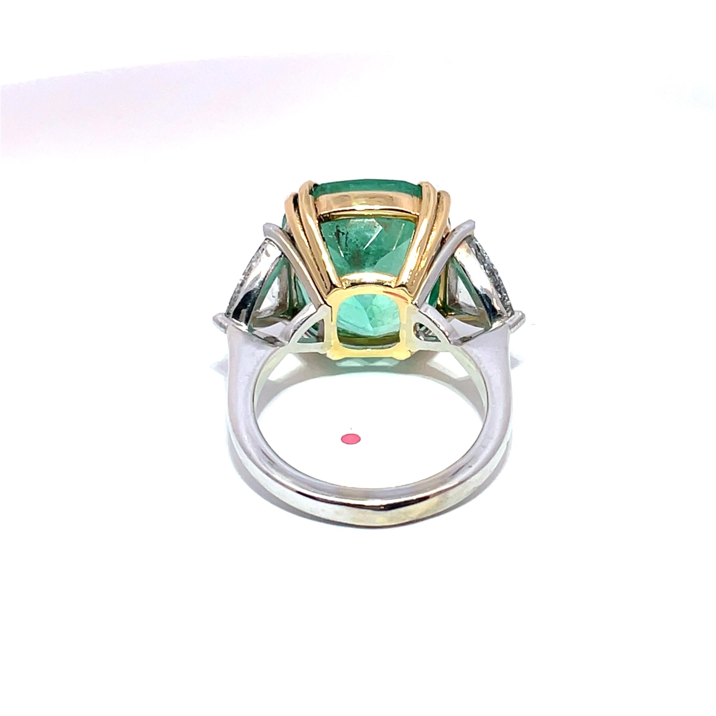GIA Certified 13.42ct Columbian Emerald & Rose cut 1.71ct Trillion Diamond Ring For Sale 6