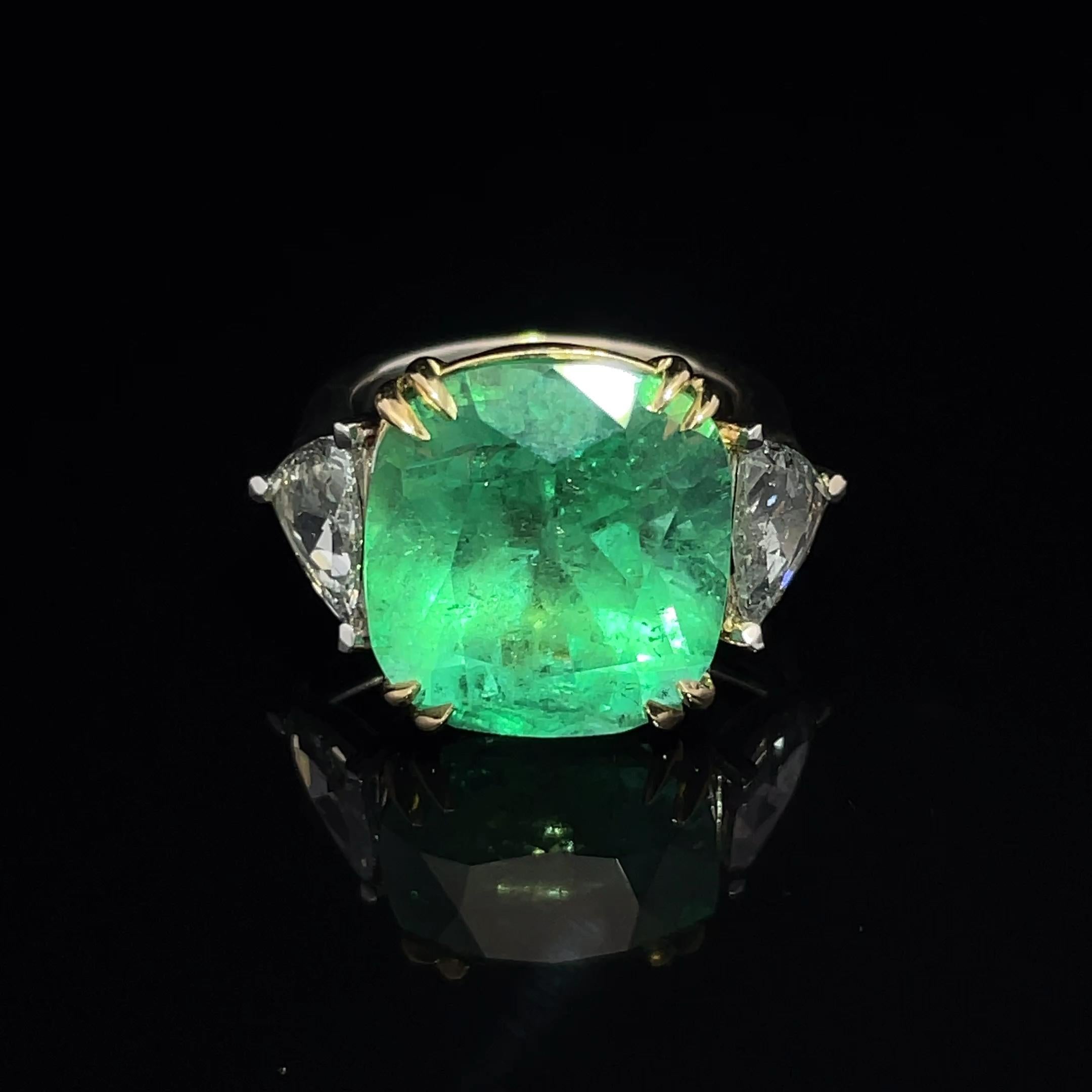 Discover the epitome of elegance with our stunning Two Tone 18K Gold Ring, meticulously crafted to captivate and inspire. This exquisite piece features a breathtaking 13.42ct cushion cut Columbian Emerald at its center, GIA certified (#5231579257)