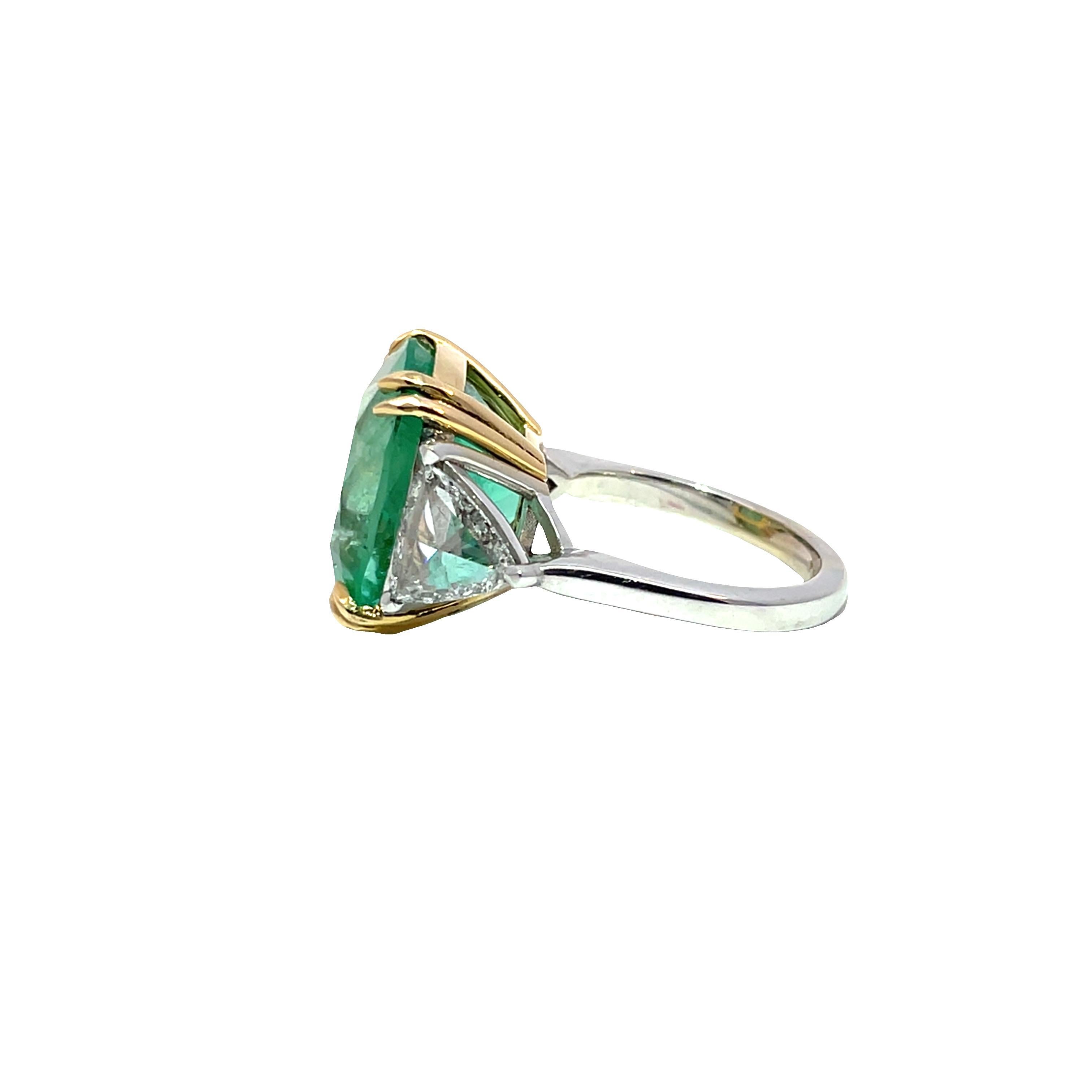 Women's or Men's GIA Certified 13.42ct Columbian Emerald & Rose cut 1.71ct Trillion Diamond Ring For Sale