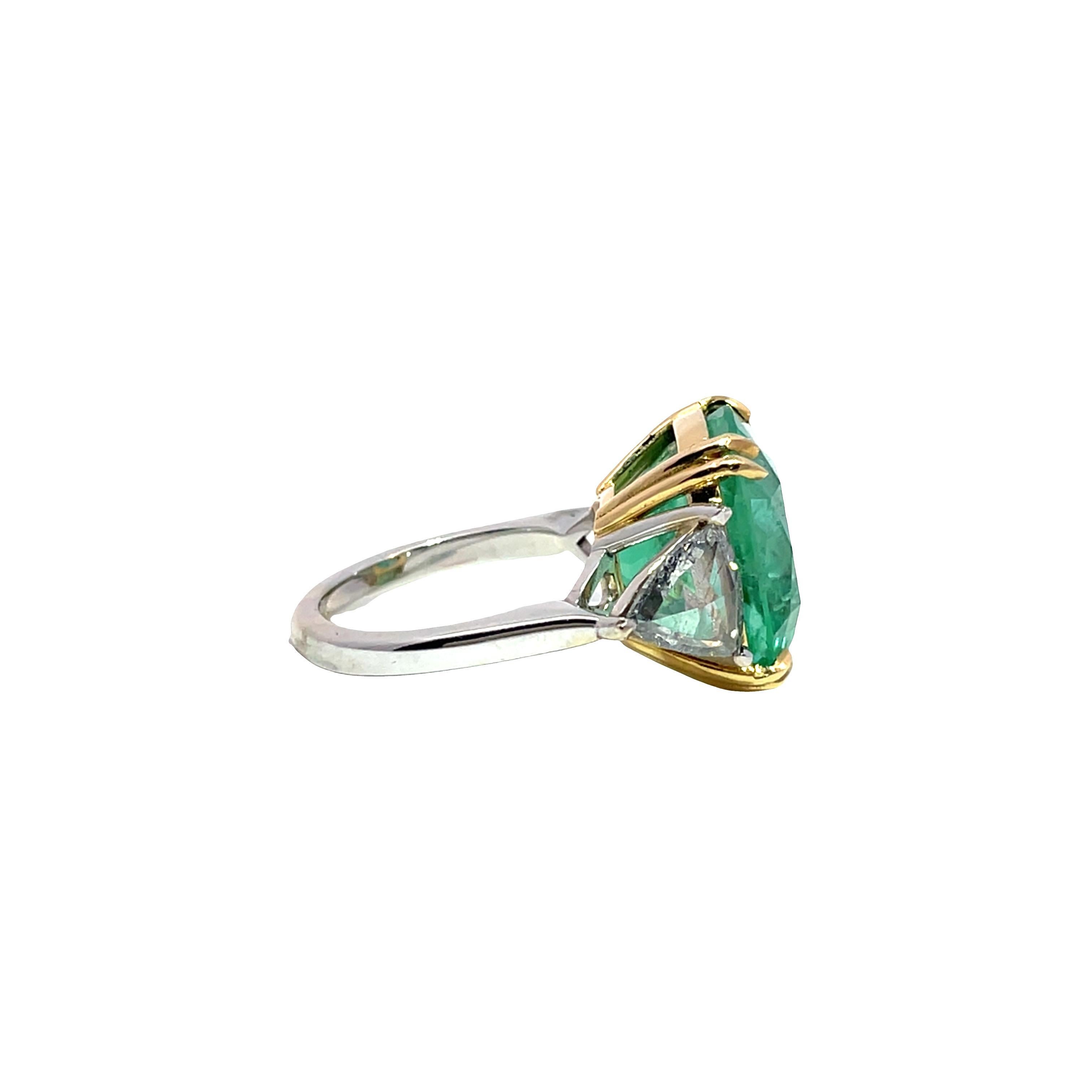 GIA Certified 13.42ct Columbian Emerald & Rose cut 1.71ct Trillion Diamond Ring For Sale 2