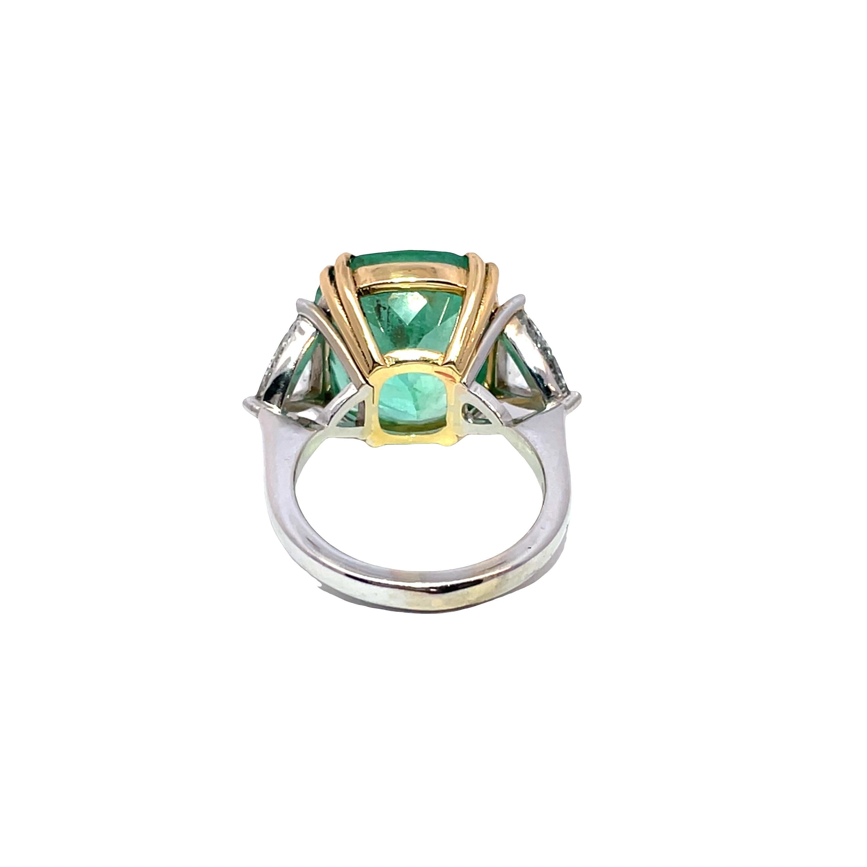 GIA Certified 13.42ct Columbian Emerald & Rose cut 1.71ct Trillion Diamond Ring For Sale 3