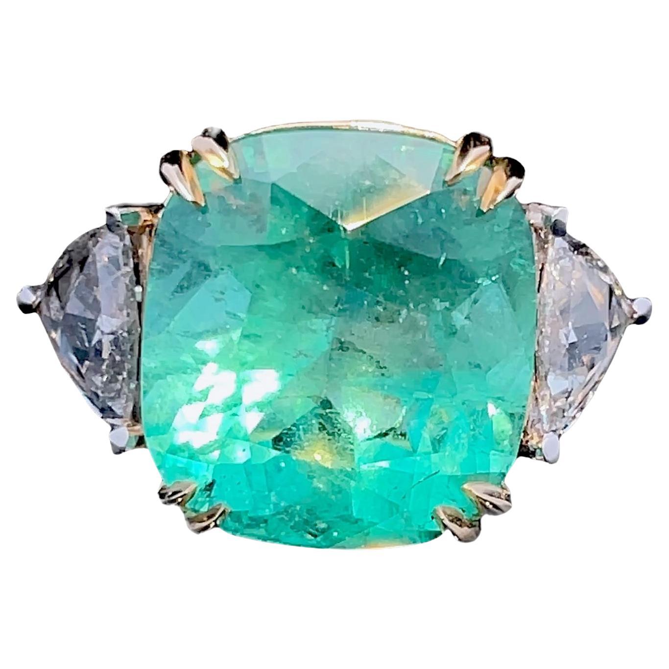 GIA Certified 13.42ct Columbian Emerald & Rose cut 1.71ct Trillion Diamond Ring For Sale