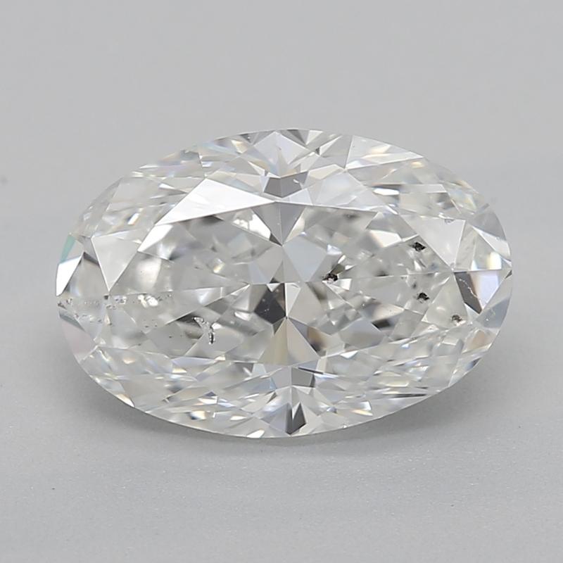 Irradiando un sofisticado encanto, este exquisito anillo de diamantes presenta una brillante pieza central, en la que destaca un diamante ovalado certificado por el GIA de 1,35 , con llamativos F y SI1. El elegante engaste del bisel eleva la