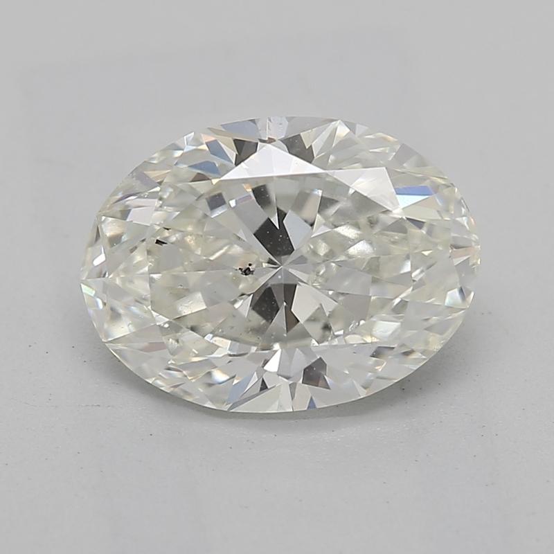 Wir präsentieren einen atemberaubenden Diamantring mit einem fesselnden, ovalen Mittelstein, der 1,35 wiegt, mit einem Grad von J und SI1. Die Eleganz dieses Stücks liegt nicht nur in seinem Hauptdiamanten, sondern auch in der Kunstfertigkeit seines