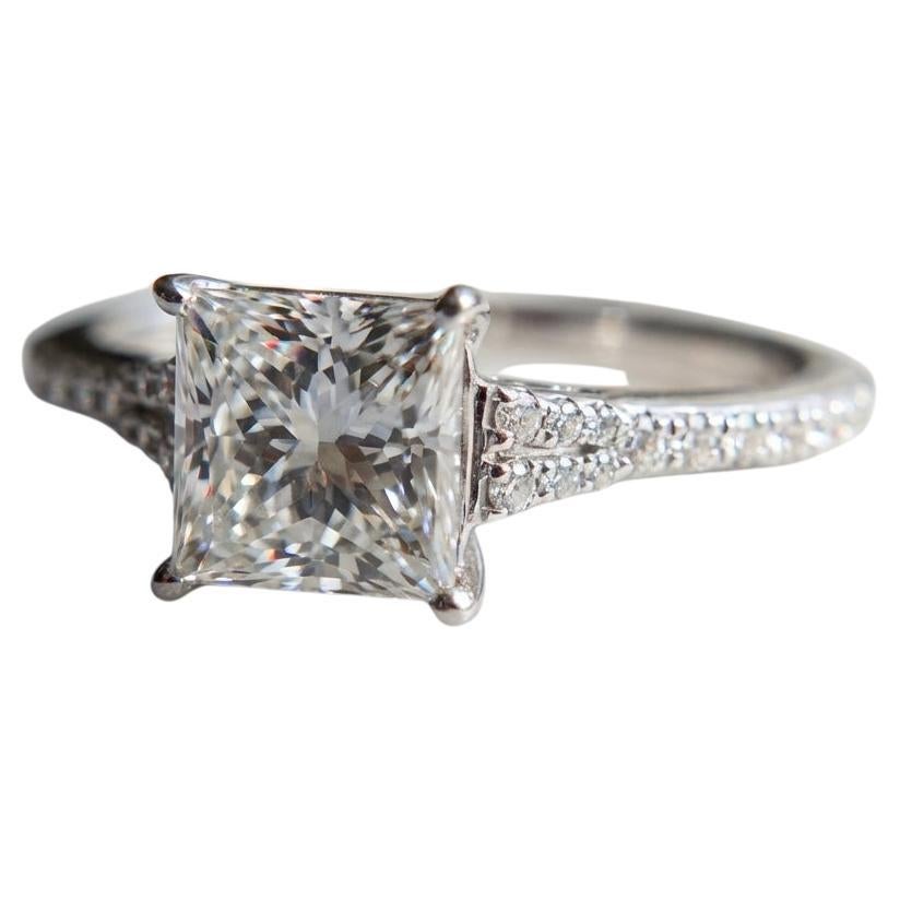 Anello di fidanzamento con diamante taglio principessa certificato GIA da 1,35 carati A. Simon in vendita