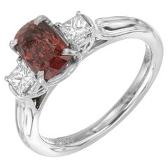 Anello di fidanzamento a tre pietre in platino con diamante spinello certificato GIA da 1,37 carati