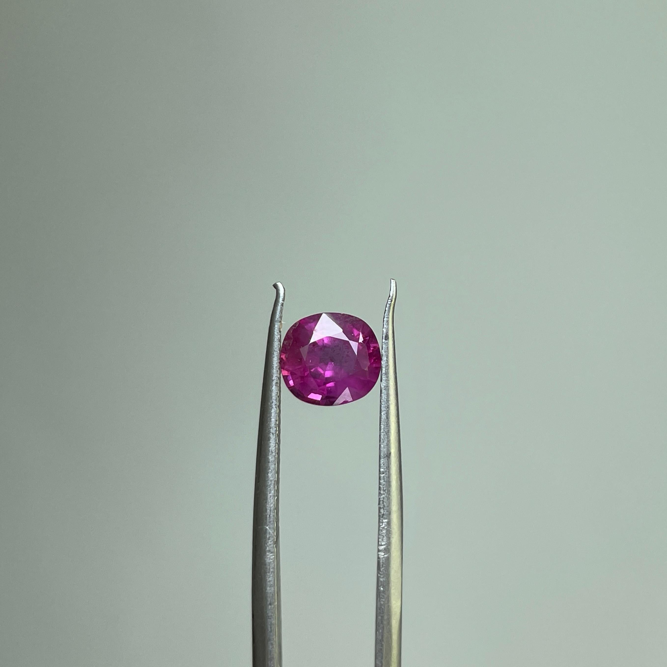 Rubis de Birmanie non chauffé de 1,37ct certifié par le GIA en vente 4
